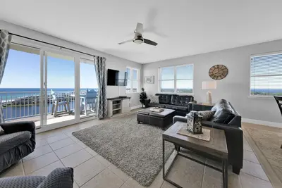 Image de Trois chambres \/ trois salles de bain - peut accueillir jusqu'à 8 personnes!