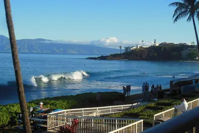 Image de Coin Oceanfront Luxueux * RÉNOVÉ Nouvellement Avec Vue Black Rock & Islands