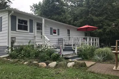 Image de Animaux acceptés chalet calme \/ lac pvt & vue sur la ferme de campagne spectaculaire 3br \/ 2 salles de bain