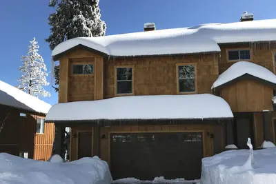 Image de Soldes d'automne! Cabine luxueuse du lac Shaver | 4 Bdrm 8 personnes | Vue imprenable