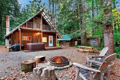 Image de Cabine de charme rénovée avec wifi, bain à remous, près de la rivière, de la forêt et des montagnes