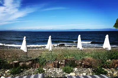 Image de Family 2 bedroom beachfront, hot tub, kayaks, clams/oysters, many hiking trails