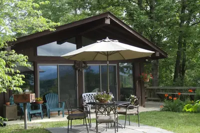 Image de Cabine romantique confortable avec une vue fantastique sur la Blue Ridge
