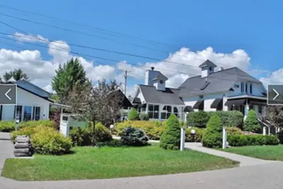 Image de White Fence Main House et Carriage House Suite - Front de mer privé exquis!