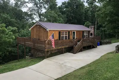 Image de 3 miles to Jack Daniels Distillery, 5 miles to Lost Creek Boat ramp