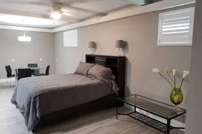 Image de Superbe Brand New Studio Apartment, emplacement fantastique