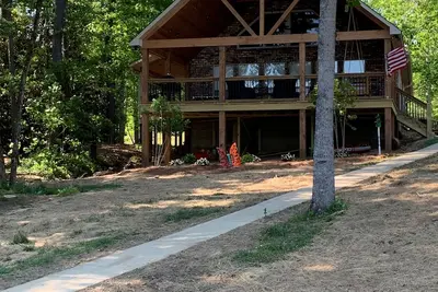 Image de \"Lake Life\" Une magnifique maison sur le lac Smith, à Double Springs, 5br, 2ba