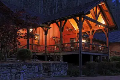 Image de Family Mountain Lodge sur 70 acres près de Waynesville et Asheville