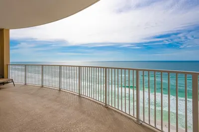 Image de Vue magnifique au 19ème étage - Grand balcon - Unité d'extrémité - Bien entretenu - Grands équipements