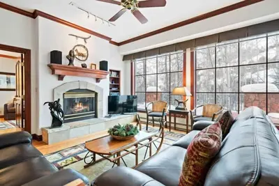 Image de Oxford Court Condo 107