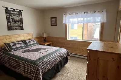 Image de En ville, 6 pâtés de maisons à Yellowstone, à pied des commerces et restaurants, cuisine complète