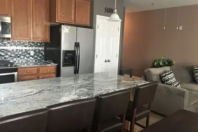 Image de Spectaculaire Condo 3 chambres 2 salles de bain avec piscine, balcon et vue sur l'océan!