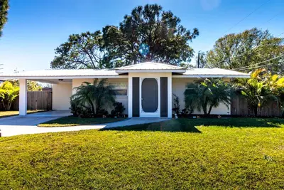 Image de Arlington Park Amazing Location Pet Friendly 2 Master Suites Home
