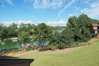 Image de Maison de luxe au bord de l'eau sur le pittoresque lac Keowee