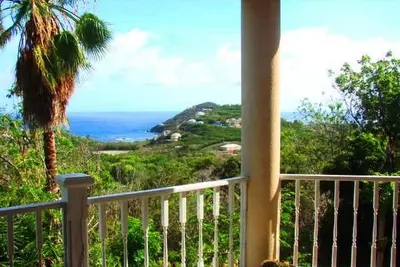 Image de Parfait pour un couple, seulement 1 400 $ par semaine jusqu'à décembre Lit king size, Wi-Fi, télévision par câble, A / C
