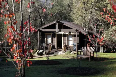Image de Cabane des amoureux; Porte d'entrée du parc national de Yosemite et plus encore!