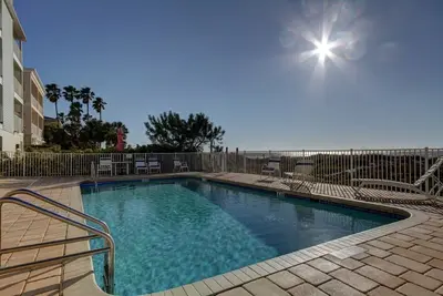 Image de Grand, exclusif Gulf Side Condo, 3 Br-2ba dans la magnifique plage d'Indian Rocks