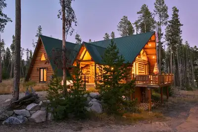 Image de Colorado Log Cabin Ă quelques minutes des lacs, du parc national et plus encore!