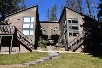 Image de Whitefish Mountain Resort, Ski In Ski Out Condo, 3 chambres 2 salles de bain, bain à remous privé!