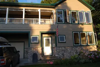 Image de Maison accueillante pour les familles avec beaucoup de charme et superbe porche couvert