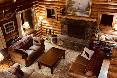 Image de Log house de luxe près du mont. Rainier \/ White Pass. 4br2. 5ba \/ vues \/ firepit \/ jacuzzi \/ wifi