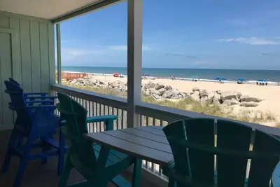 Image de À quelques pas de la plage! Oceanfront Condo avec emplacement idéal et des vues