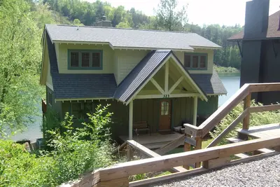 Image de Belle maison au bord du lac - Ă quelques pas de l'eau