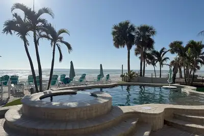 Image de Spacieux Home Front de mer avec piscine privée - 22 personnes