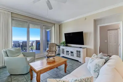 Image de Condo Oceanfront luxe Ă Ocean Place avec vue imprenable- Adjacent au Ritz