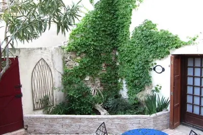 Image de Charmante maison en pierre dans Hillside Village avec calme, cour privée