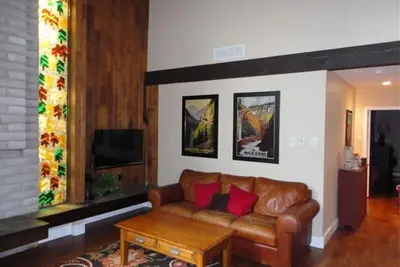 Image de Une maison loin de la maison! ! 2b / 2b Condo, Great Location & marcher jusqu'à la ville!