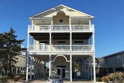 Image de Deuxième rangée Beach House - \"Whale Whale\"