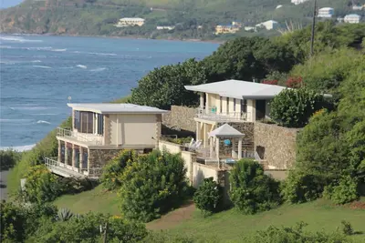 Image de Vues spectaculaires et brises tropicales pour les amis et la famille qui voyagent ensemble