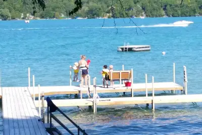 Image de Cottage familial isolé sur le bras ouest du lac wallon-