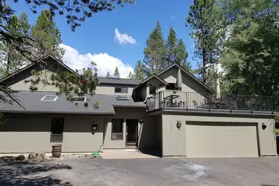 Image de 4000 Sf. 2 maîtres, à pied de Sharc / Mall, sur un terrain de golf, 10 passes Sharc, bain à remous