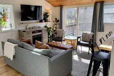 Image de Rénové, lumineux, Cottage Designer plage privée près de Warren Dunes