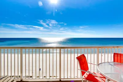 Image de Luxury Beachfront Majestic! Chaises de plage saisonnières, 6e étage - vue superbe!
