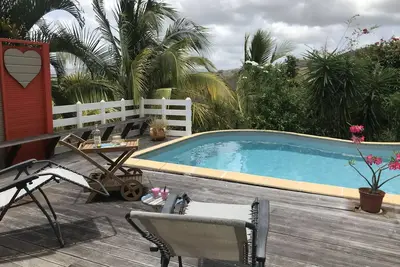 Un appartement 3 chambres, moderne, piscine privée, vue mer, à 10 mn de la plage et