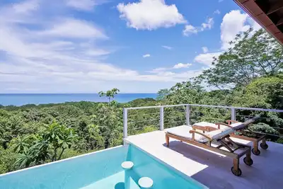 Image de Belle villa avec piscine à débordement et vue panoramique à couper le souffle - Casa Mango