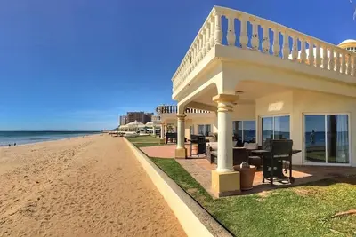 Image de Superbe villa en bord de mer à Rocky Point, Sandy Beach