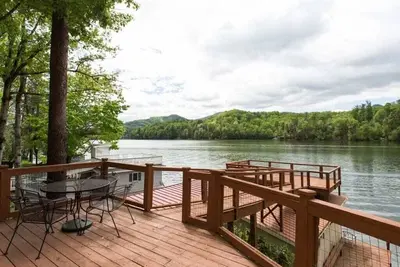 Image de Reserve Maintenant! Wallace Lake House - Lakeront - Carolina Properties Location de Vacances