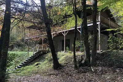 Image de RÉSERVEZ Maintenant Pour La Saison Ski ❄️! Calanques, cascade, bain à remous, foyers. Grande maison.