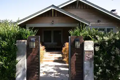 Image de Belle maison d'artisan classique proche de tout Hollywood & Universal
