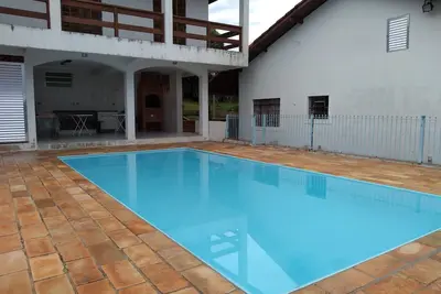 Image de Ferme avec piscine et barbecue