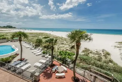 Image de Gulf Beach Condo au village de John's Pass / Immeuble Madeira Norte /