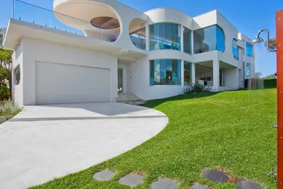 Image de Dunderave - Beachfront Luxury