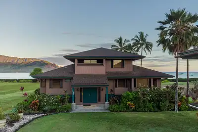 Image de Wilikoki - une maison 6br \/ 3ba en bord de mer sur la baie de Hanalei avec Wilikeiki