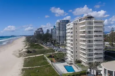 Image de Absolute Beachfront Viscount - sur le sable