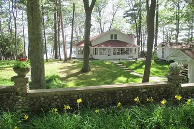 Image de Maison historique du lac Platte, 205 pieds au bord du lac, à 2 miles de Sleeping Bear Dune