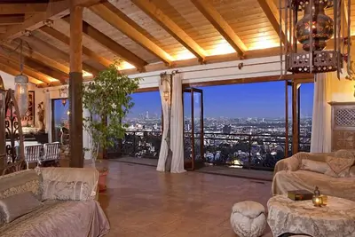Image de Vues sur le chef-d'œuvre-jetliner d'Hollywood Hills, 6 000 pi2